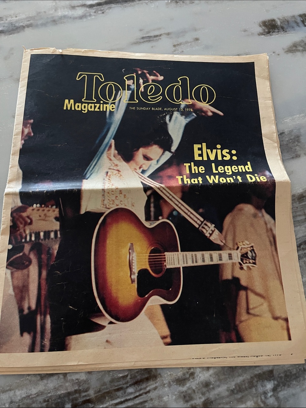 Elvis magazine Featuring Acoustic Guitar - Yellow & Brown